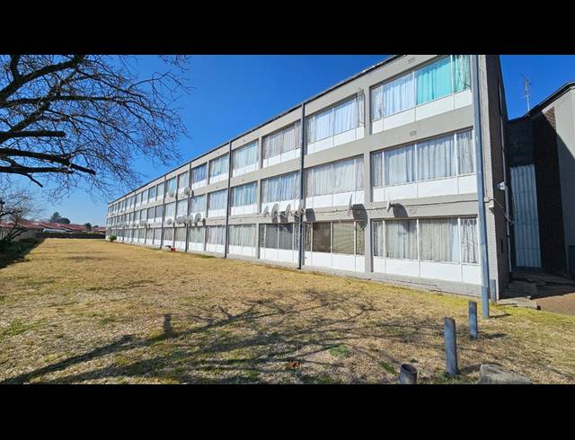 2 BEDROOM FLAT FOR SALE IN THREE RIVERS